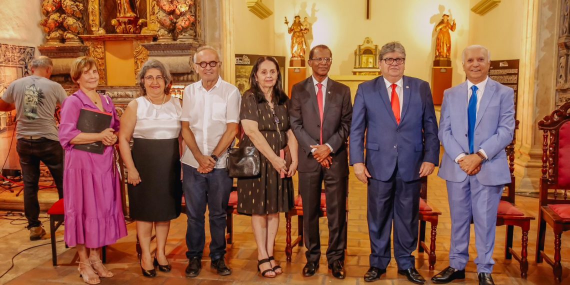 Cícero Lucena destaca preservação da história durante lançamento do livro ‘Governantes da Paraíba’