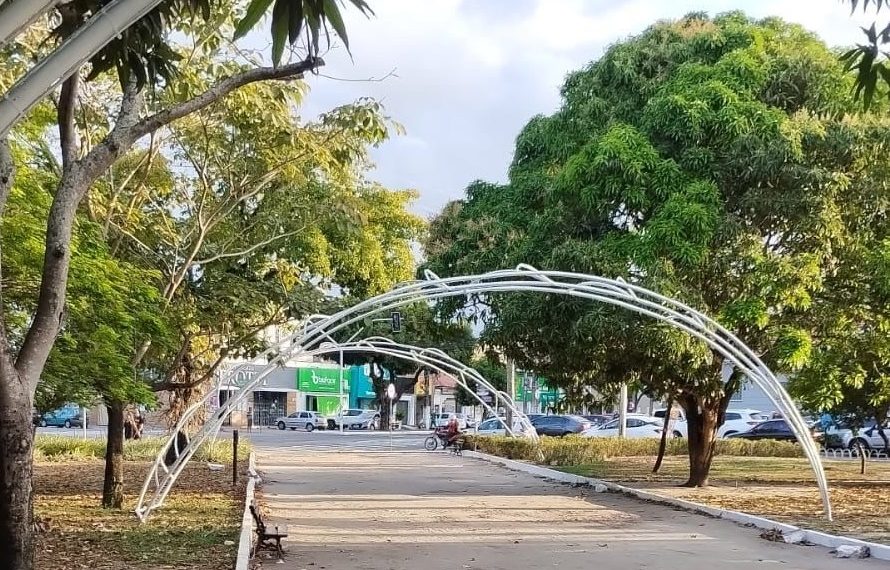 Iluminação natalina montada pela Prefeitura de João Pessoa é alvo de vandalismo