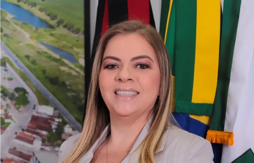 Parecer pela reprovação das contas da prefeita Aliny Povão, de Cruz do Espírito Santo, na pauta do TCE