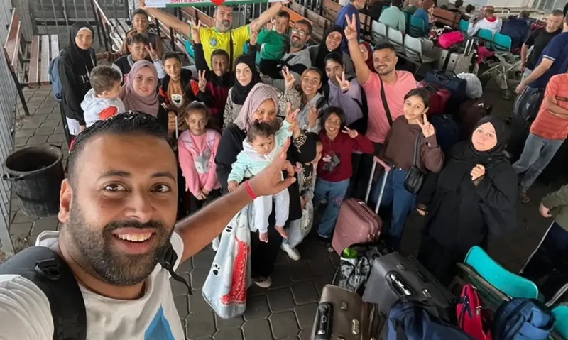 Brasileiros cruzam a fronteira de Gaza com o Egito neste domingo