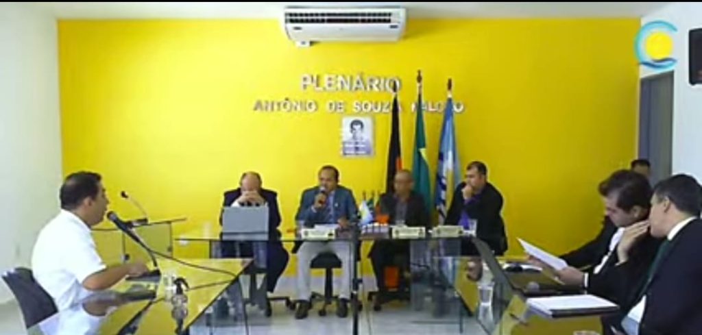 LÉO BANDEIRA FALA EM GOLPE E MANDA SANDRO TOSCANO SE CANDIDATAR A PREFEITO EM 2024 PARA GOVERNAR LUCENA