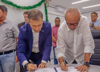 Cícero assina contrato para viabilizar pavimentação em 500 ruas de João Pessoa