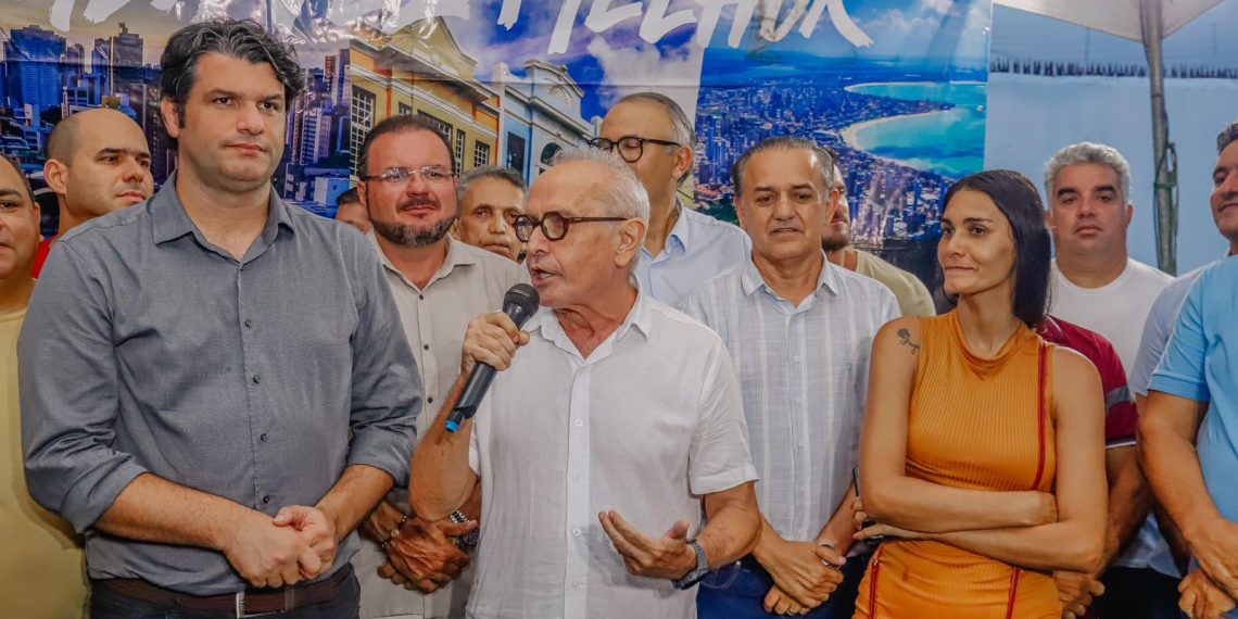 Cícero Lucena entrega praça no bairro do Cristo, a 6ª construída do zero pela gestão municipal