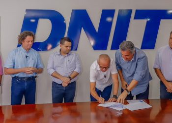 Prefeito firma parceria com o Dnit para início das obras na Barreira do Castelo Branco e assistência das famílias