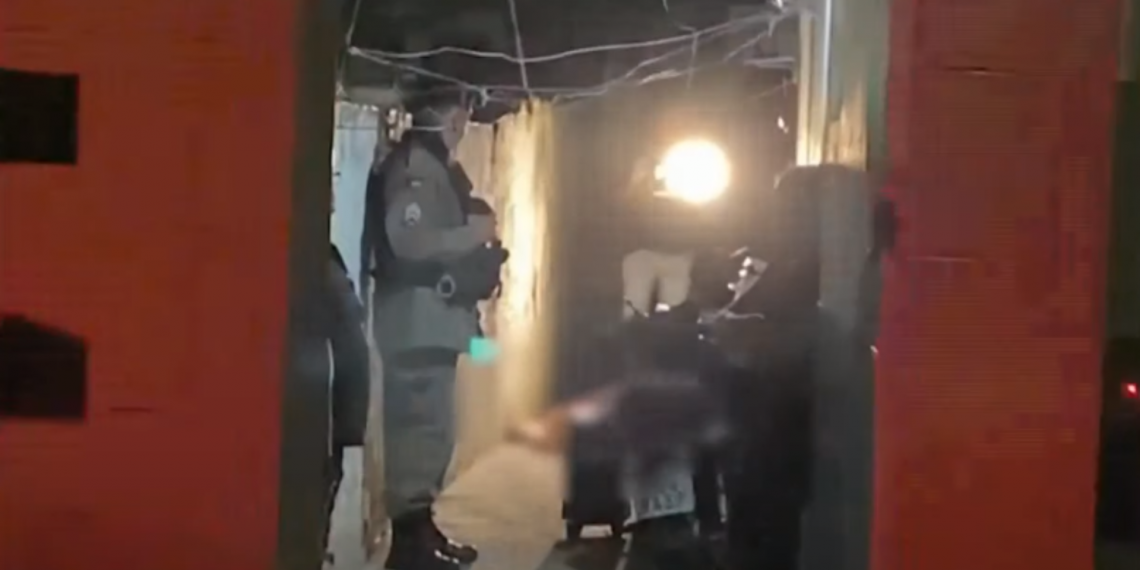 Jovem tem casa invadida e é assassinado a tiros em bairro de Mandacaru, em João Pessoa