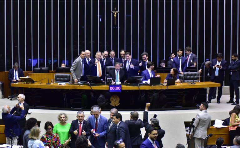 Câmara aprova texto da Reforma Tributária; confira votos dos deputados paraibanos