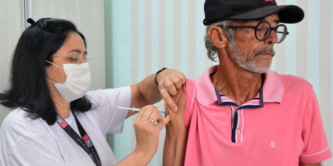 Nova dose da Bivalente contra Covid-19 é recomendada para pessoas idosas e imunocomprometidas