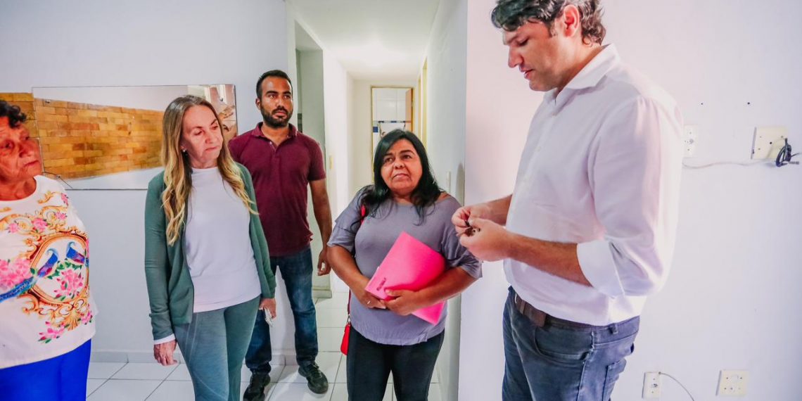 Prefeitura entrega dois apartamentos por meio da Compra Assistida do programa João Pessoa Sustentável