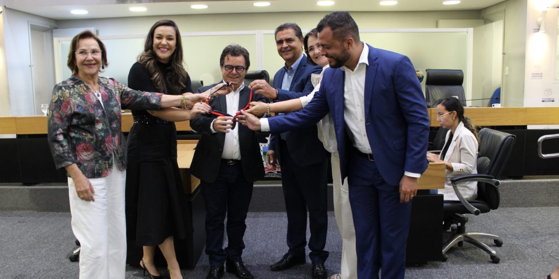 ALPB concede medalha Epitácio Pessoa ao artista plástico Clóvis Júnior