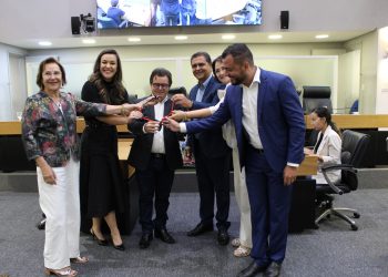 ALPB concede medalha Epitácio Pessoa ao artista plástico Clóvis Júnior
