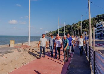 Cícero Lucena inspeciona obra da calçadinha do Cabo Branco e projeta conclusão para janeiro
