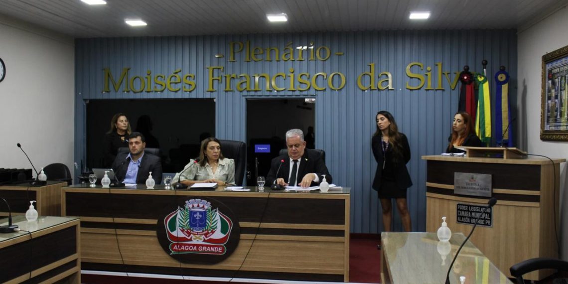 Professores denunciam descumprimento do piso do Magistério durante audiência pública da ALPB em Alagoa Grande