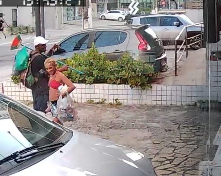 Casal é assassinado a tiros após discussão com morador de rua em Tambaú