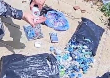 Operação policial aprende maconha, cocaína e crack no bairro de Cruz das Armas