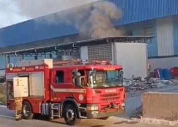 Incêndio atinge fábrica no Distrito Industrial, em João Pessoa