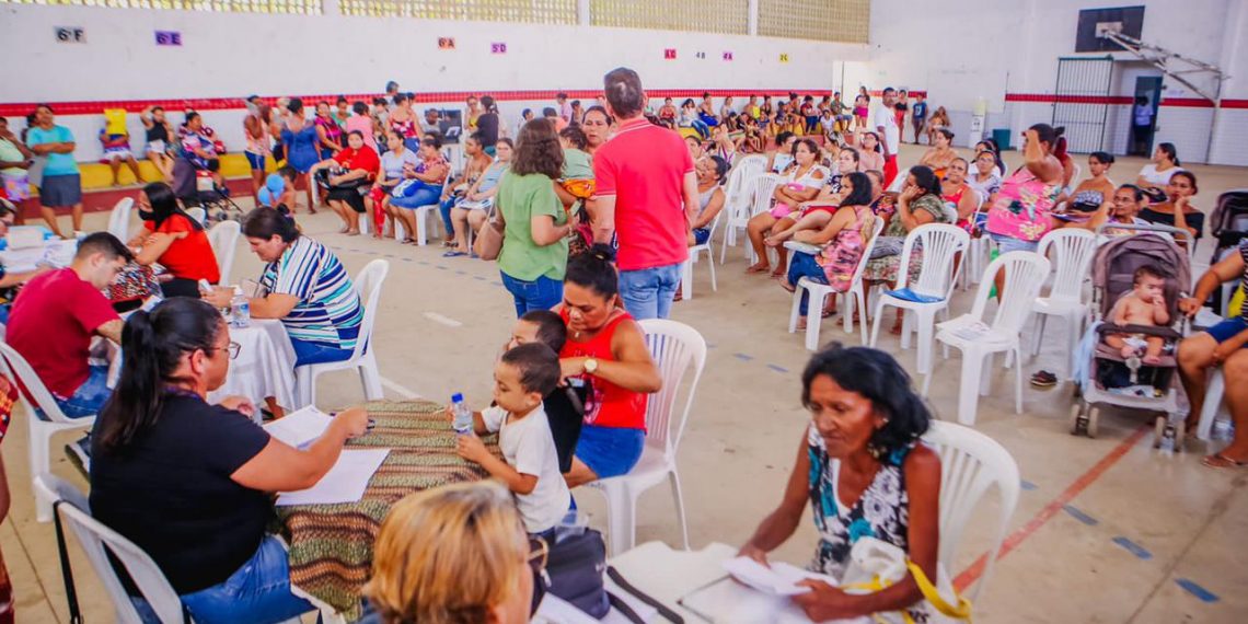 Prefeitura entrega 3.000 cartões do Pão e Leite nesta quinta-feira; confira calendário e lista de beneficiados