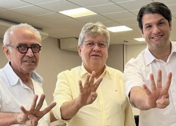 Cícero endossa João e diz que Léo está consolidado como nome do PSB na vice