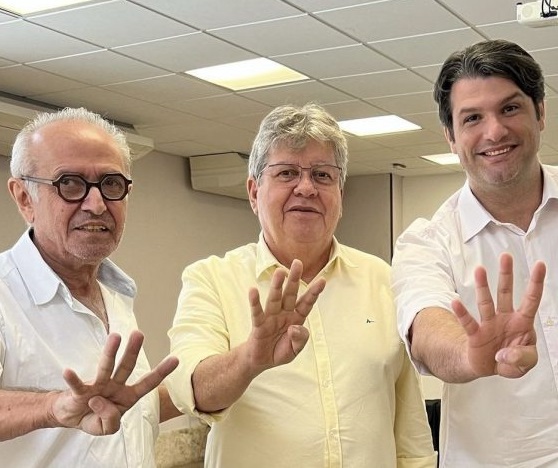 Cícero endossa João e diz que Léo está consolidado como nome do PSB na vice