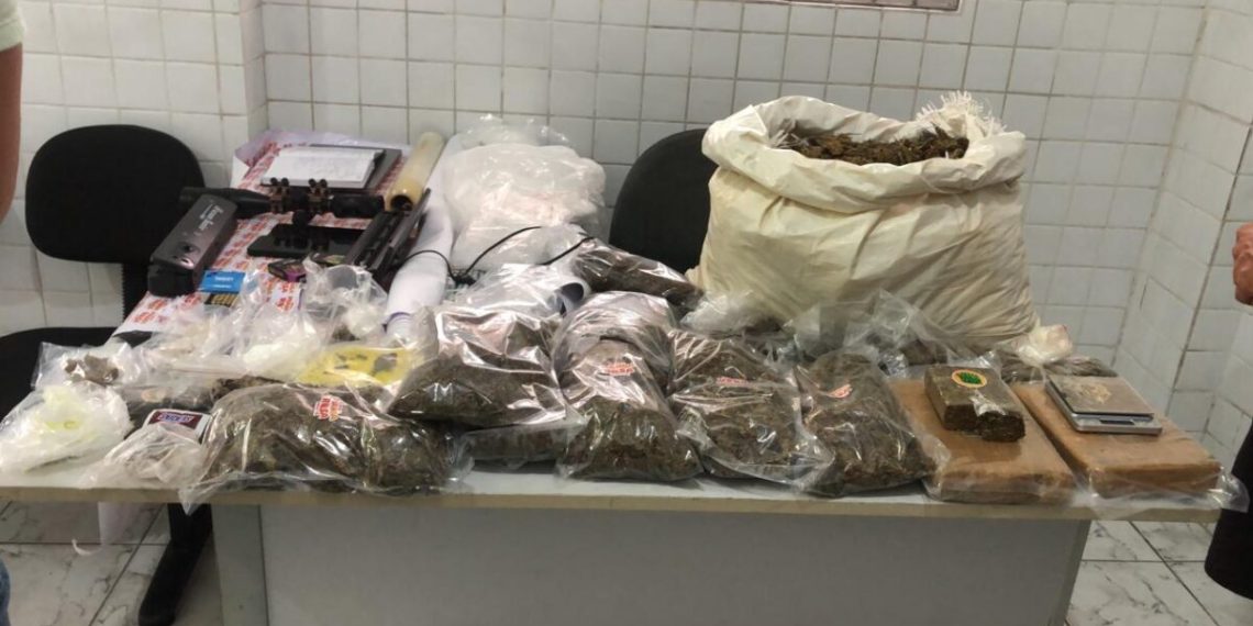 Foragido da Justiça é capturado pela Polícia Militar com grande quantidade de drogas em João Pessoa