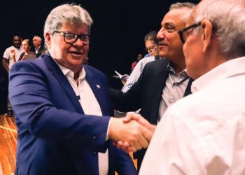 Cícero Lucena celebra consolidação da parceria da Prefeitura com o Governo do Estado, durante apresentação das ações estaduais em 2023