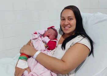 Primeiro bebê paraibano de 2024 nasce no Hospital Edson Ramalho