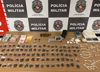 Polícia Militar apreende arma de fogo e drogas em ação de combate ao tráfico, em João Pessoa