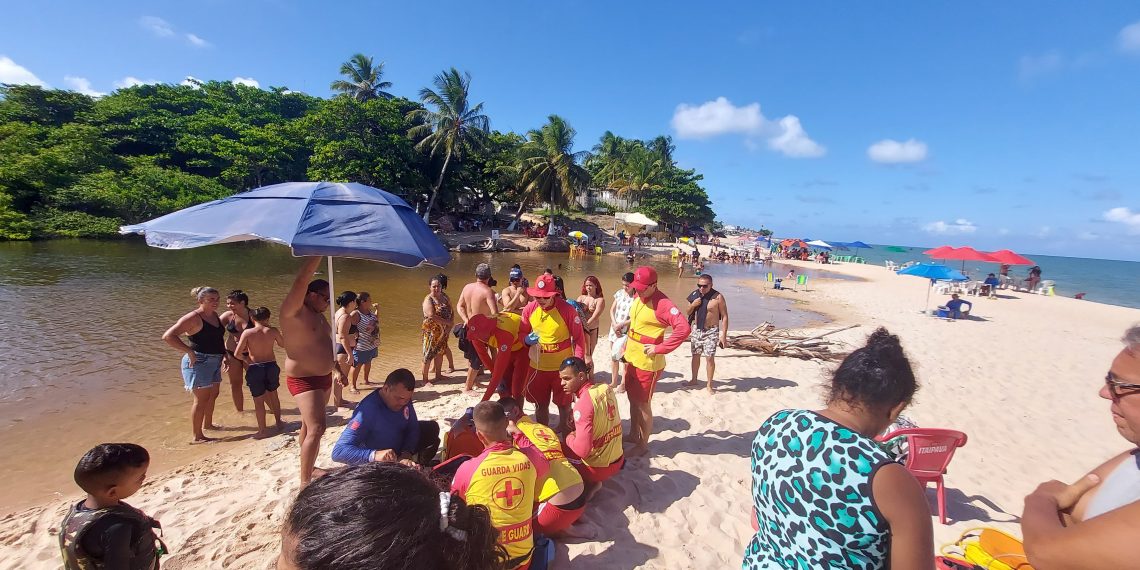 Idoso é resgatado em estado grave após se afogar, em Jacuman