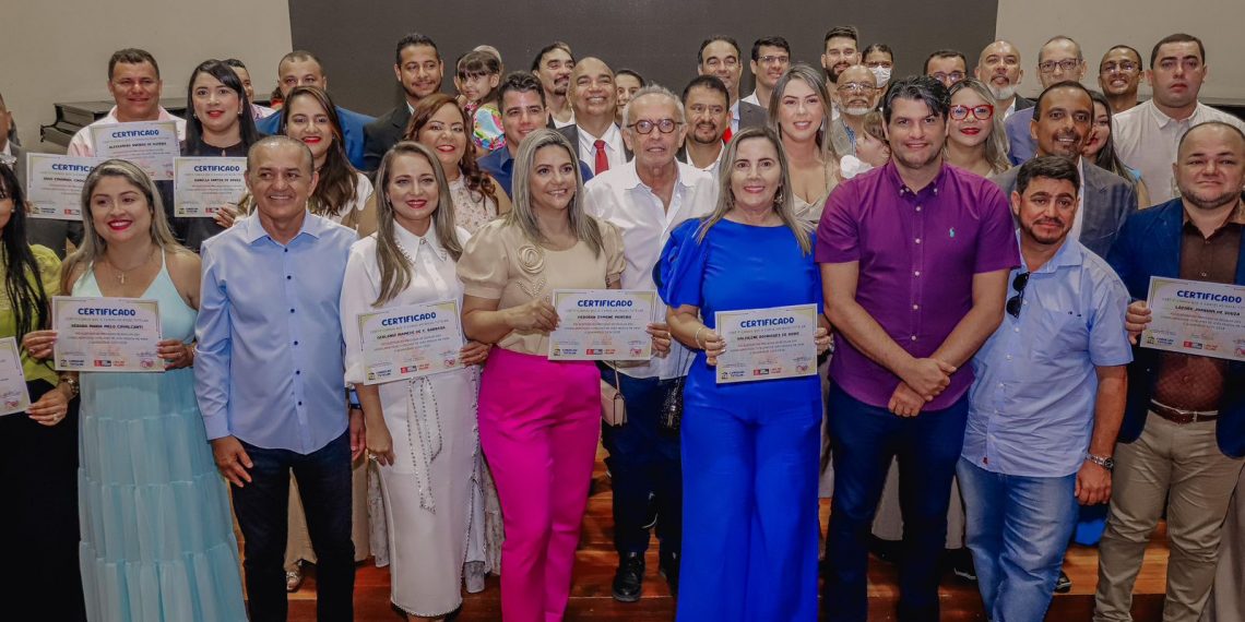 Prefeito dá posse aos novos conselheiros tutelares, destaca importância histórica do elo entre a sociedade e o Poder Público