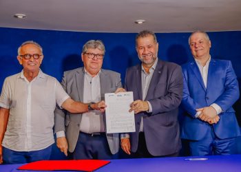 Cícero Lucena assina Termo de Cooperação com Governo do Estado e INSS para facilitar acesso da população aos serviços sociais