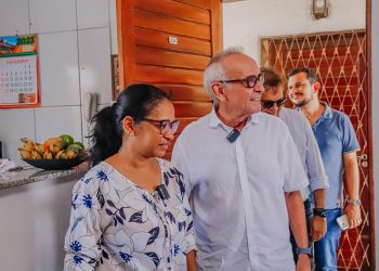 Cícero Lucena entrega chaves dos imóveis para mais duas famílias beneficiadas