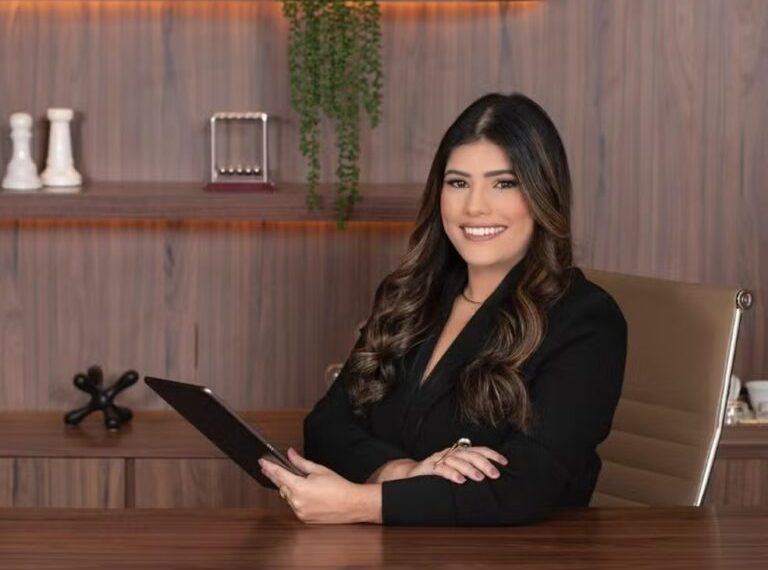 Advogada e cliente investigado por assassinato são mortos a tiros na saída de delegacia no Rio Grande do Norte