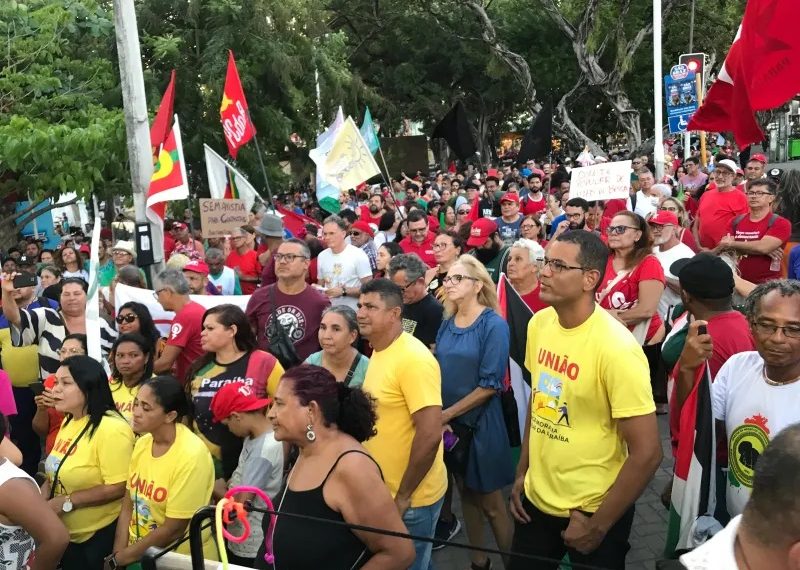 Movimentos e partidos fazem ato pela democracia em JP