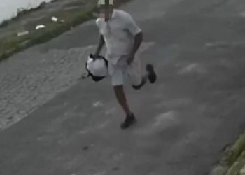 Vídeo mostra fuga de suspeito após balear mulher em João Pessoa