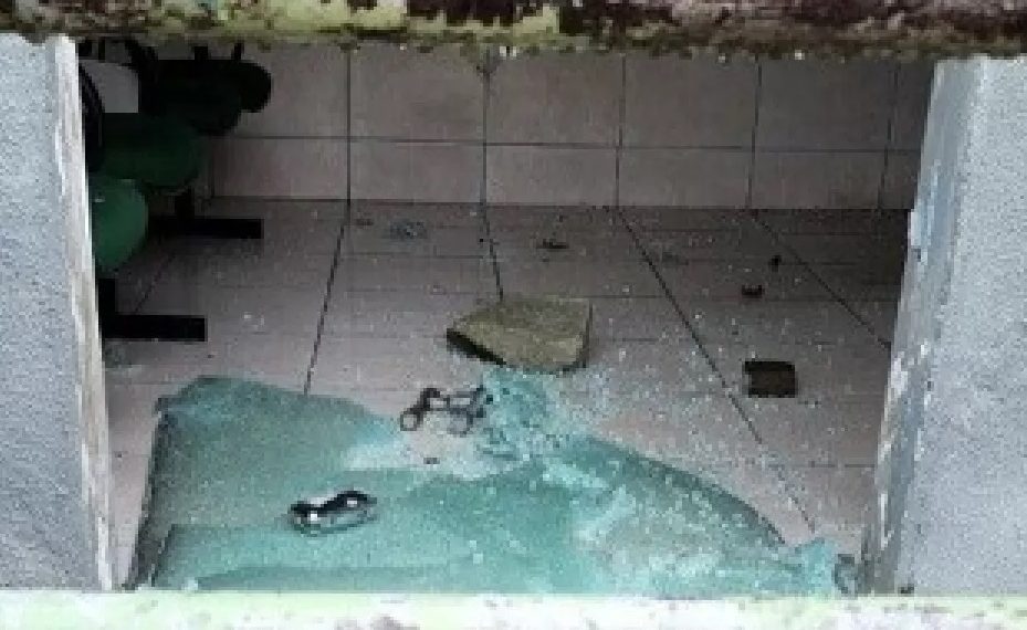 Base da PM no bairro São José é depredada após efetivo deixar o local