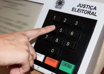 Prefeitos e vereadores têm até 6 de abril para se filiarem a um partido político
