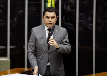 João nomeia Wilson Santiago em Secretaria e Raniery assume mandato na Câmara