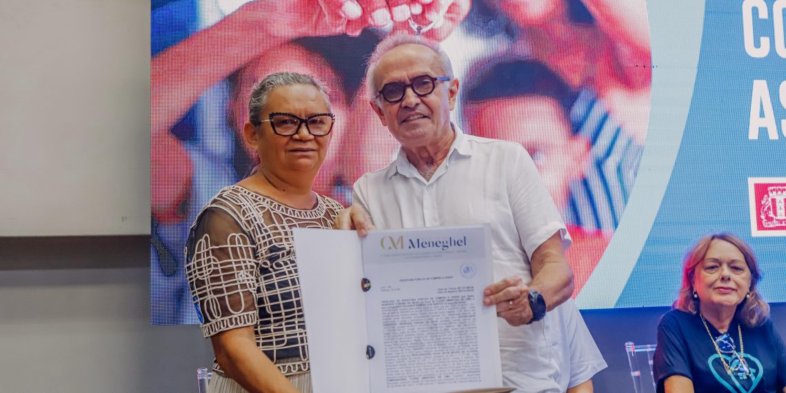 Cicero entrega chaves de 12 novos imóveis para famílias do bairro São José