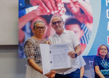 Cicero entrega chaves de 12 novos imóveis para famílias do bairro São José