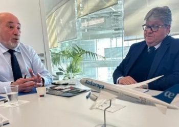 Governador busca voos da Europa para a Paraíba em reunião com gerente da AirEuropa