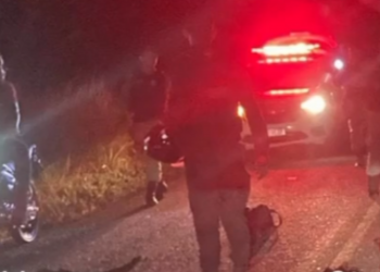 Colisão entre moto e animal deixa dois mortos em rodovia na Paraíba