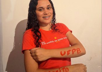 Na Paraíba: estudante que trabalhava de dia e estudava de madrugada é aprovada em direito na UFPB