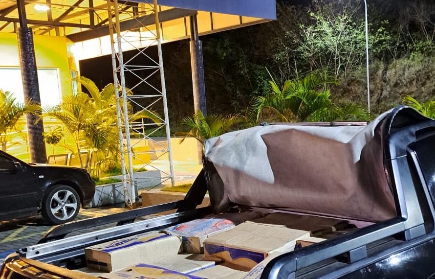 PRF prende foragido da Justiça e apreende carga de queijos sem nota fiscal