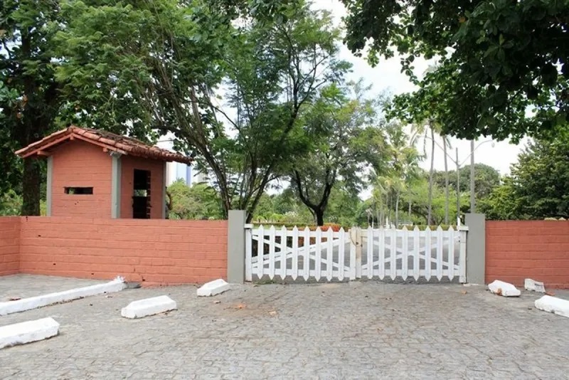 Homem é preso ao tentar invadir residência oficial do governador