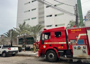 Incêndio atinge prédio residencial no bairro de Manaira, em João Pessoa