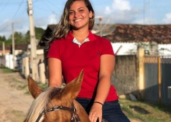 Sepultada jovem que morreu após ser usada como escudo humano na PB