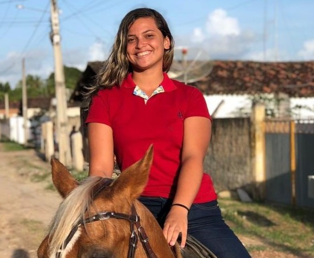 Sepultada jovem que morreu após ser usada como escudo humano na PB