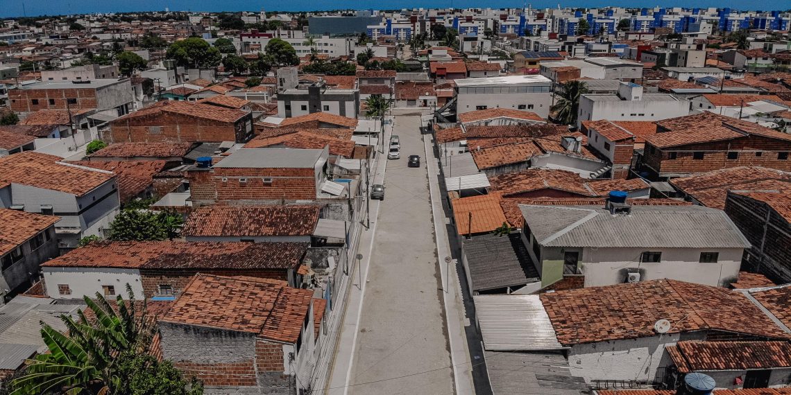 Cícero Lucena entrega 56 novas ruas e Prefeitura chega à marca de 389 vias pavimentadas na atual gestão