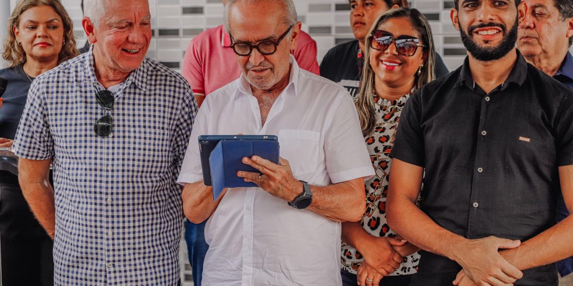 Cícero Lucena autoriza obras em 10 ruas de Gramame e destaca a presença do programa de pavimentação em todas as regiões da Capital