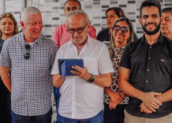 Cícero Lucena autoriza obras em 10 ruas de Gramame e destaca a presença do programa de pavimentação em todas as regiões da Capital