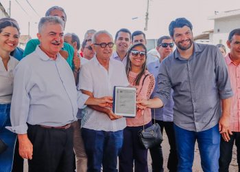 Cícero Lucena autoriza obras de pavimentação em três ruas nos bairros do Jardim Planalto e Oitizeiro